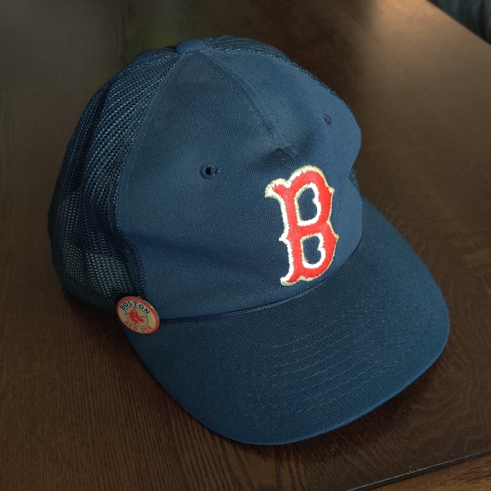 Vintage Boston Red Sox Snapback Hat / Vintage pin included